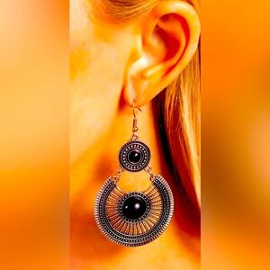 🔲⚫️🔲 “A WILD BUNCH” BLACK EARRINGS ~ PAPARAZZI❗️🔲⚫️🔲